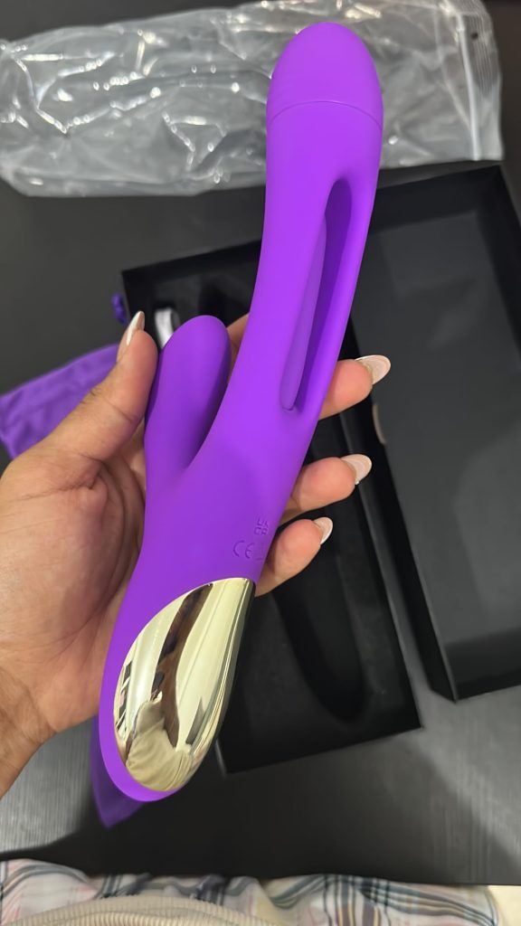LOVENOTE G Spot Vibrator Massager Review 7 LOVENOTE G Spot Vibrator Massager holding on hand